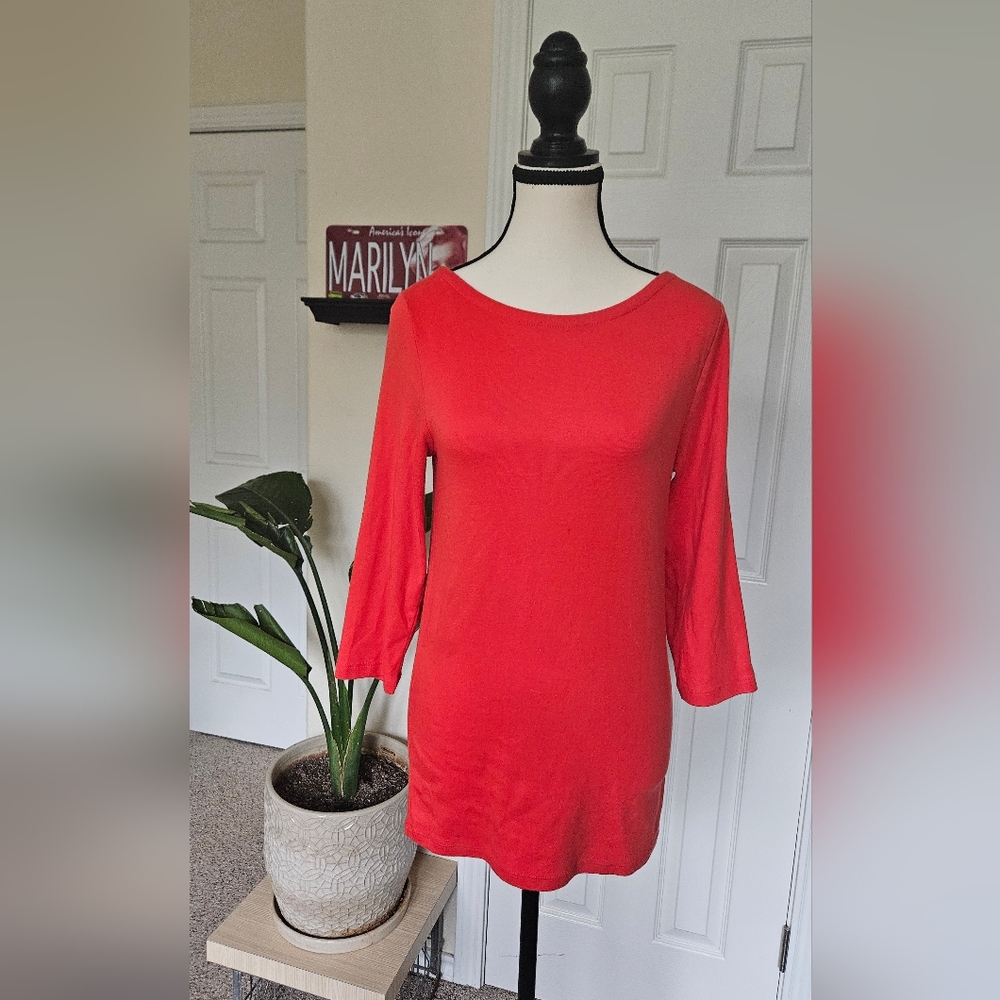 3/4 length sleeve, scoop back top